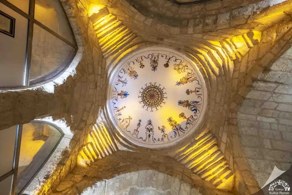 Makam-ı Danyal Camii Türbe İç Mekan Detayı