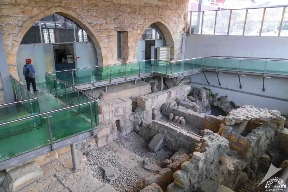 Makam-ı Danyal Camii ve Türbenin Genel Görünümü