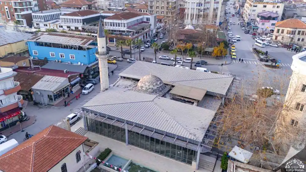 Tarsus Makam-ı Danyal Camii Dış Görünümü