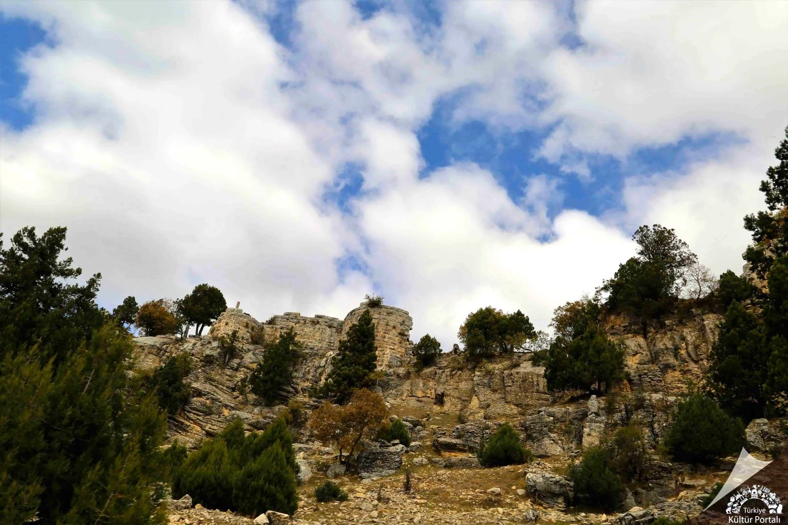 Tarsus Gülek Kalesi'nin Toroslara Hakim Genel Görünümü