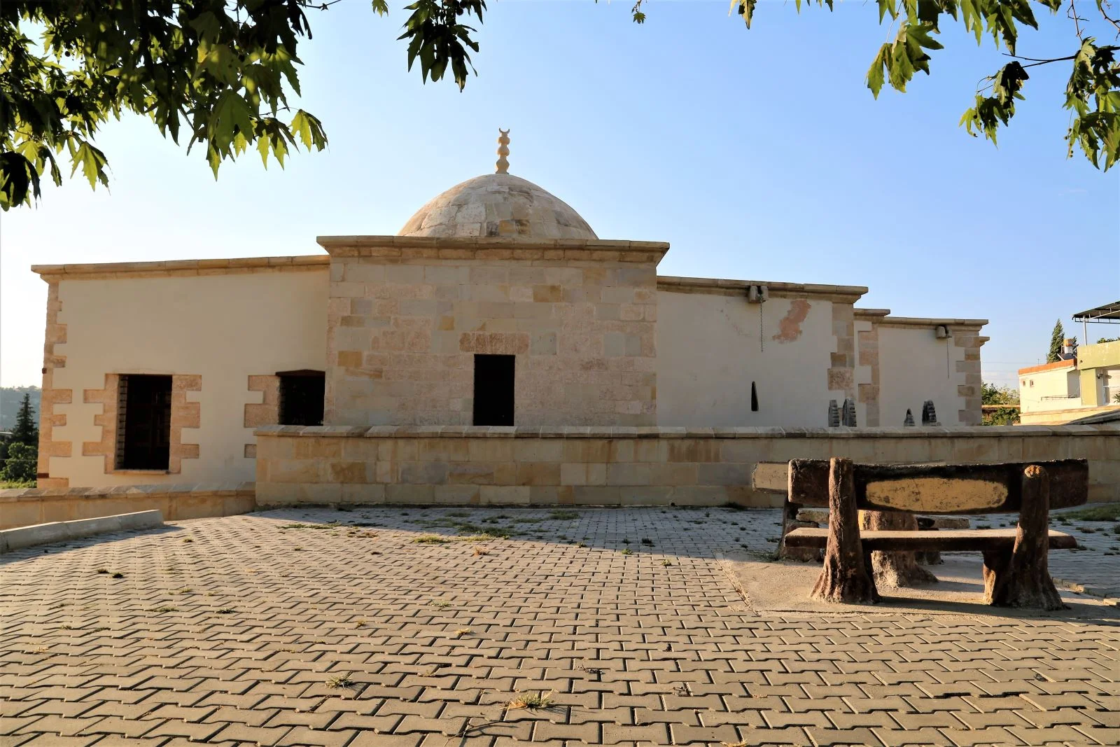 Silifke Zeyne Türbesi ve Bahçesi