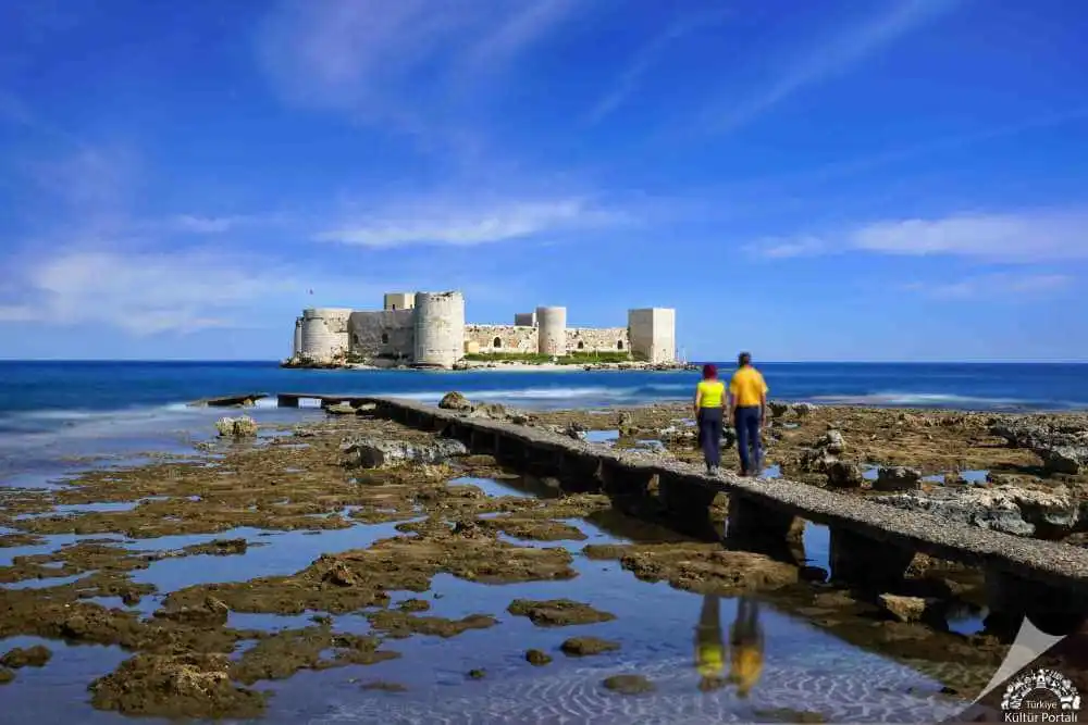 Kızkalesi'nin Karadan Görünümü