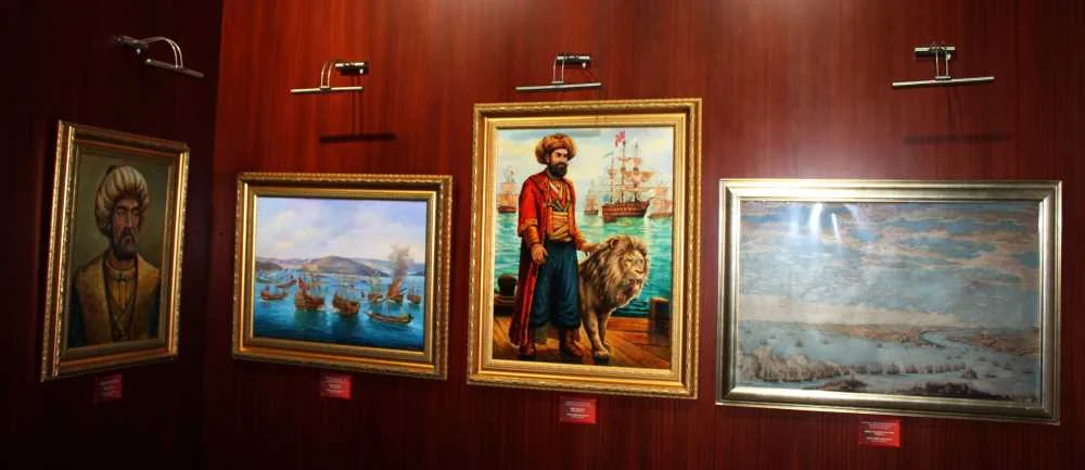 Mersin Deniz Müzesi Açık Hava Sergi Alanındaki Toplar