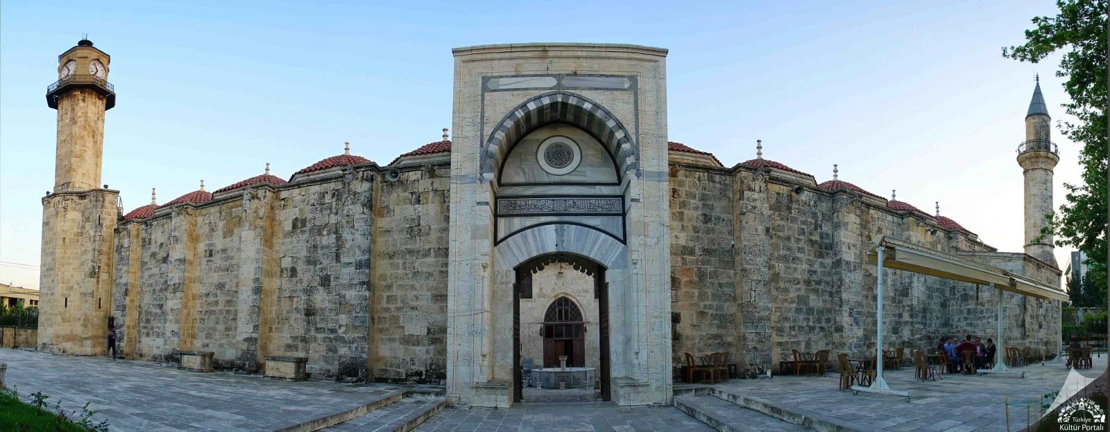 Tarsus Ulu Camii'nin Genel Görünümü ve Minareleri