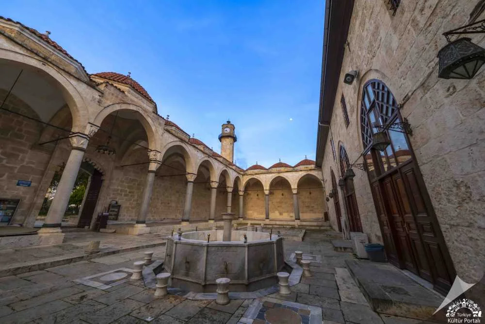 Tarsus Ulu Camii İç Mekan Mermer Minber ve Mihrap Detayı