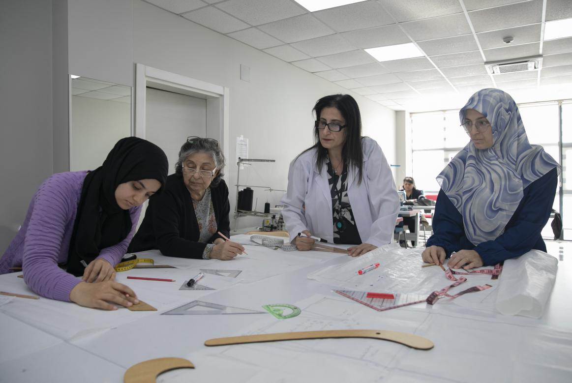 Büyükşehir MERCEK’te Giyim Üretim Kurslarına Yoğun İlgi