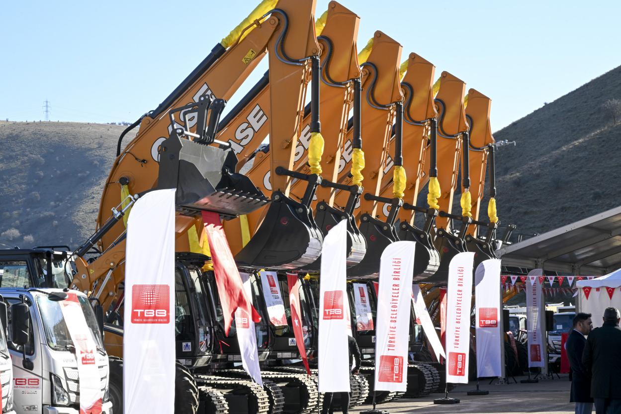 Seçer: “Türkiye’de Geleceğe Umutla Bakacak Bir Toplum Yaratacaksak Bunu Yerelden Başlatacağız”