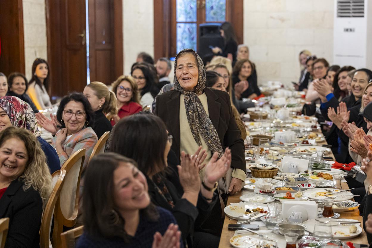 Başkan Seçer ve Meral Seçer, Türk Kadınının Seçme-Seçilme Hakkı Kazanmasının 91. Yılı Dolayısıyla Kadın Muhtarlarla Bir Araya Geldi