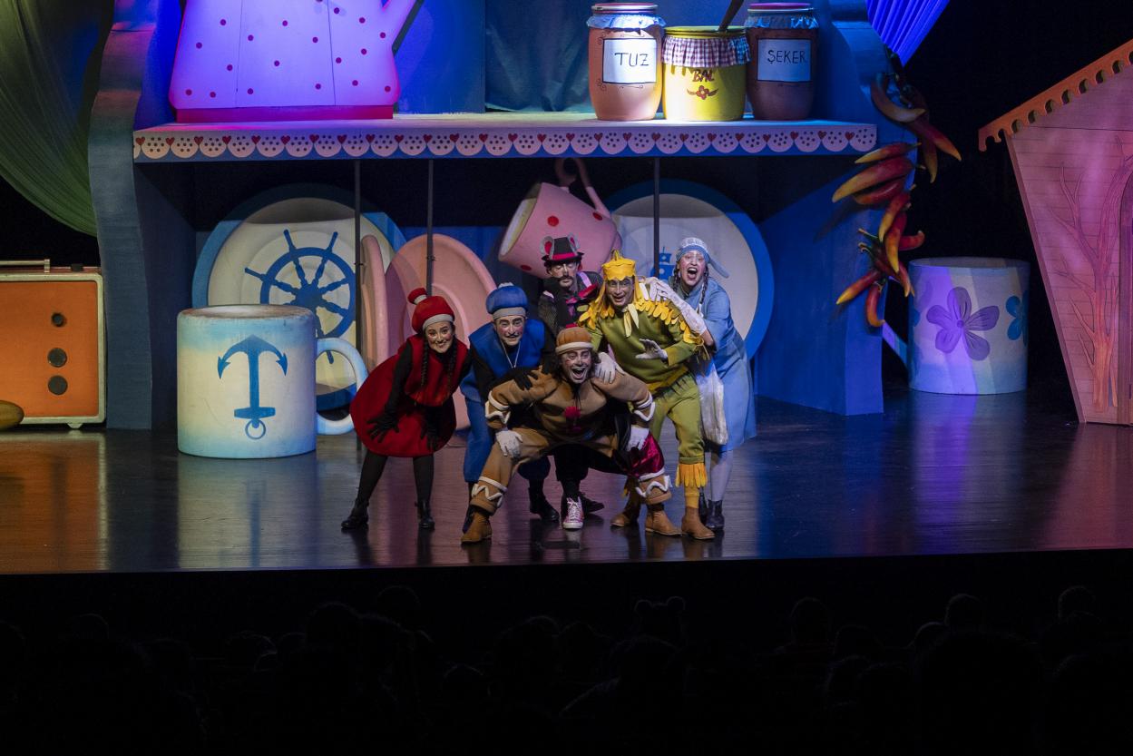 Mersin Şehir Tiyatrosu’ndan Yeni Bir Prömiyer: ‘Bisküvi Adam’