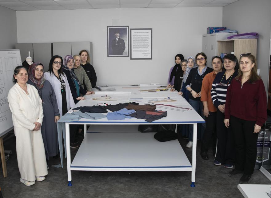 Büyükşehir MERCEK’te Giyim Üretim Kurslarına Yoğun İlgi