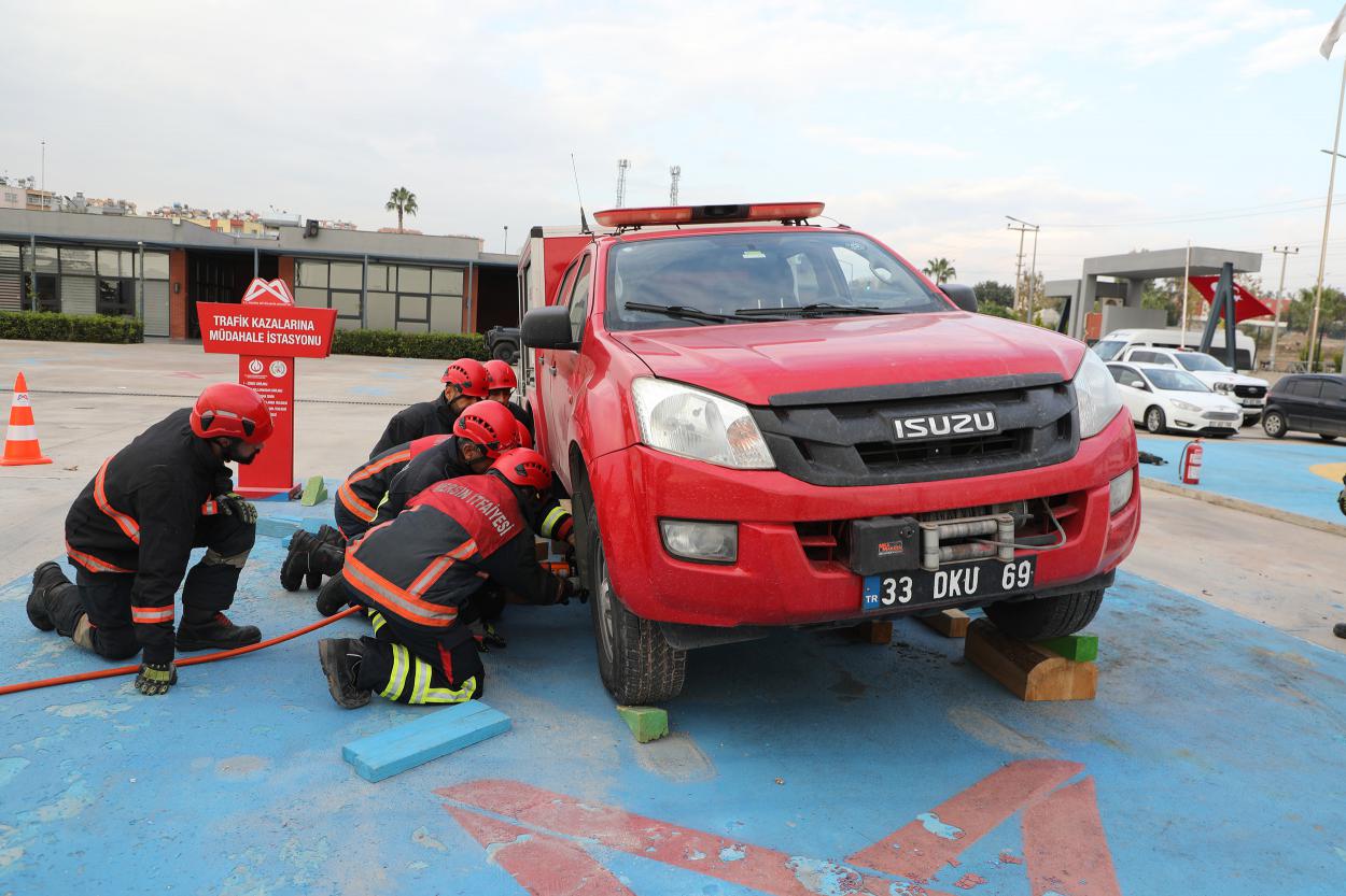 Büyükşehir Ata Eğitim Merkezi, İtfaiyecilerin Eğitim Üssü Olmaya Devam Ediyor