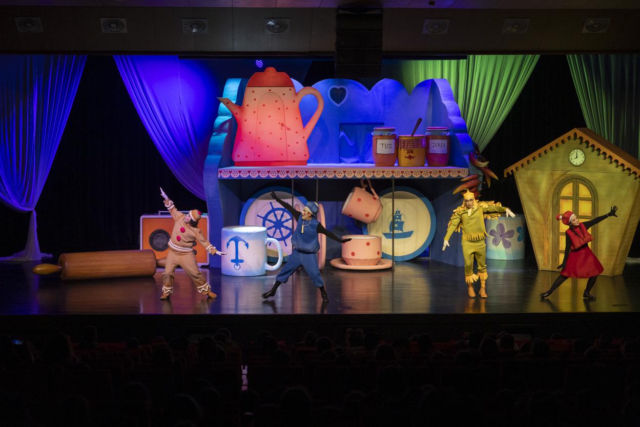 Mersin Şehir Tiyatrosu’ndan Yeni Bir Prömiyer: ‘Bisküvi Adam’