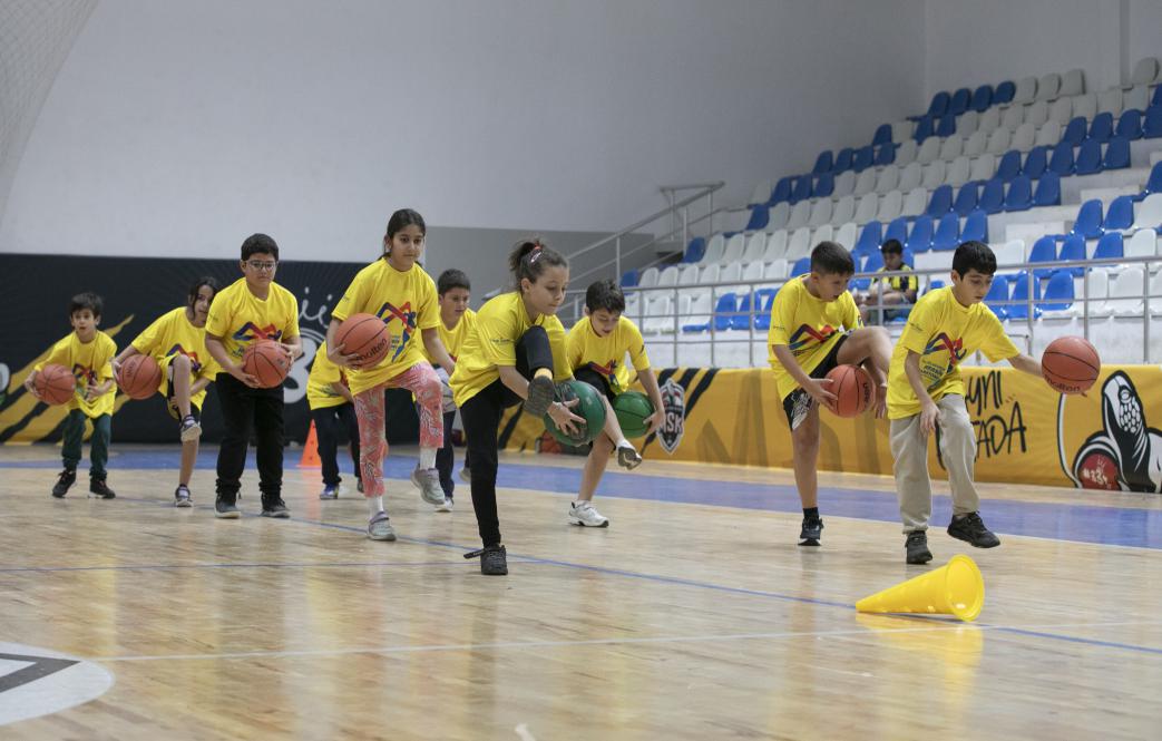 Mersin Büyükşehir Belediyesi’nin Basketbol Kursları İle Çocuklar Sporla Yetişiyor