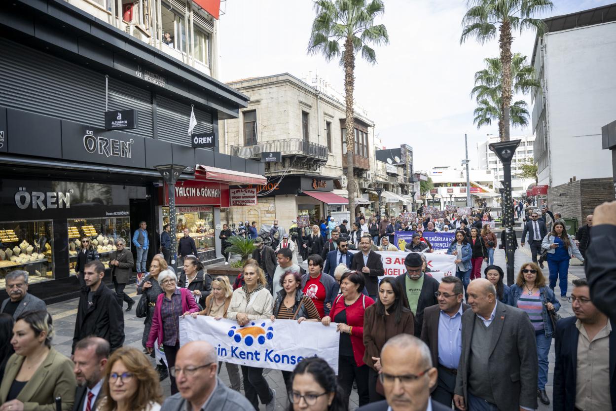 Büyükşehir Koordinesinde ‘Dünya Engelliler Günü’ Kapsamında Yürüyüş Gerçekleştirildi