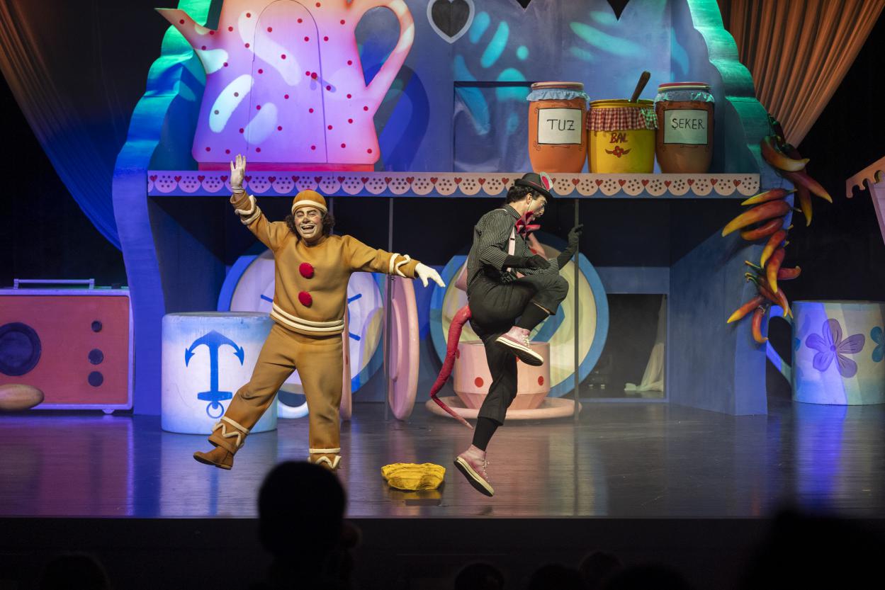 Mersin Şehir Tiyatrosu’ndan Yeni Bir Prömiyer: ‘Bisküvi Adam’