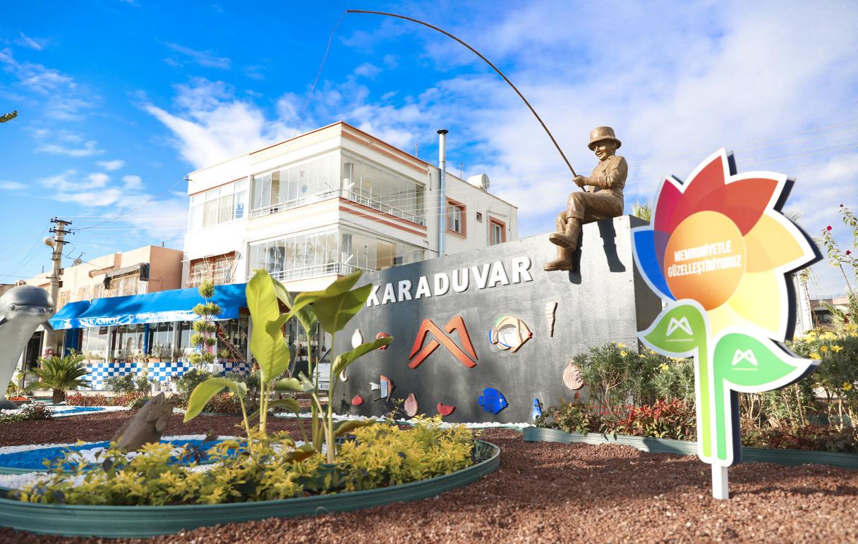 Mersin Büyükşehir Yeni Yıl Süslemeleriyle Kenti Renklendirdi