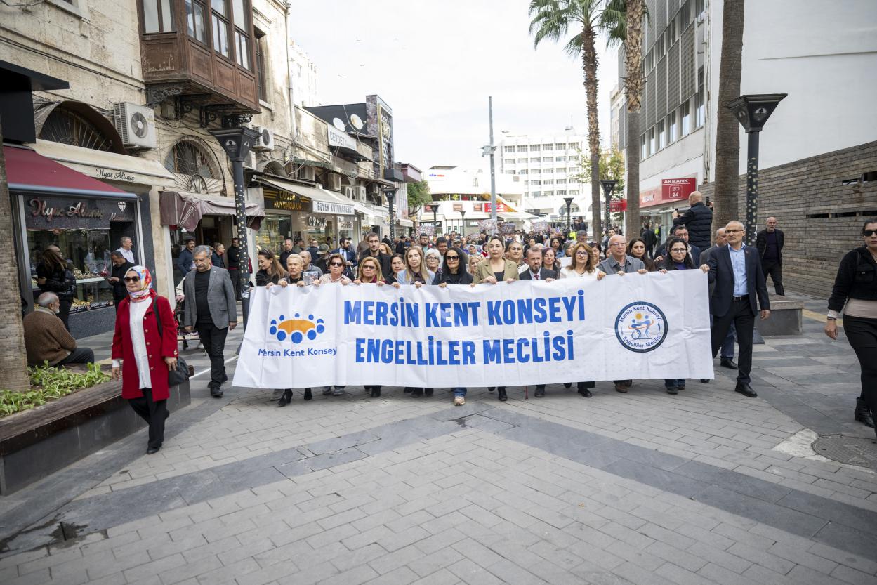 Büyükşehir Koordinesinde ‘Dünya Engelliler Günü’ Kapsamında Yürüyüş Gerçekleştirildi