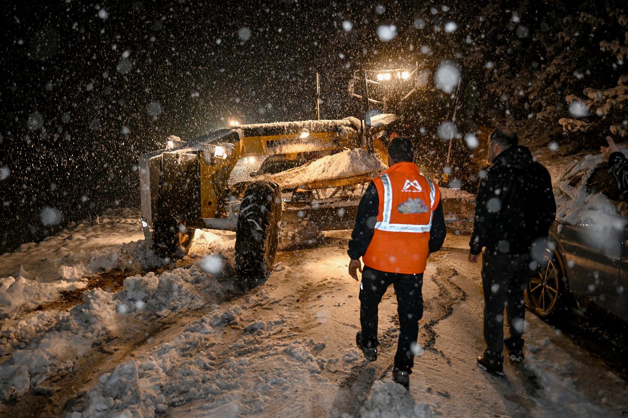 Büyükşehir Ekipleri Kar İle Mücadeleye Hazır