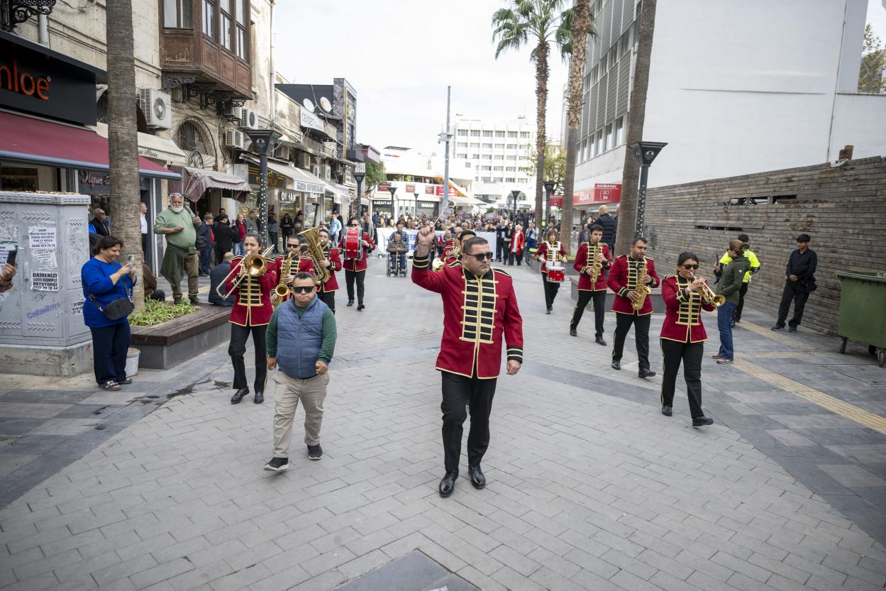 Büyükşehir Koordinesinde ‘Dünya Engelliler Günü’ Kapsamında Yürüyüş Gerçekleştirildi