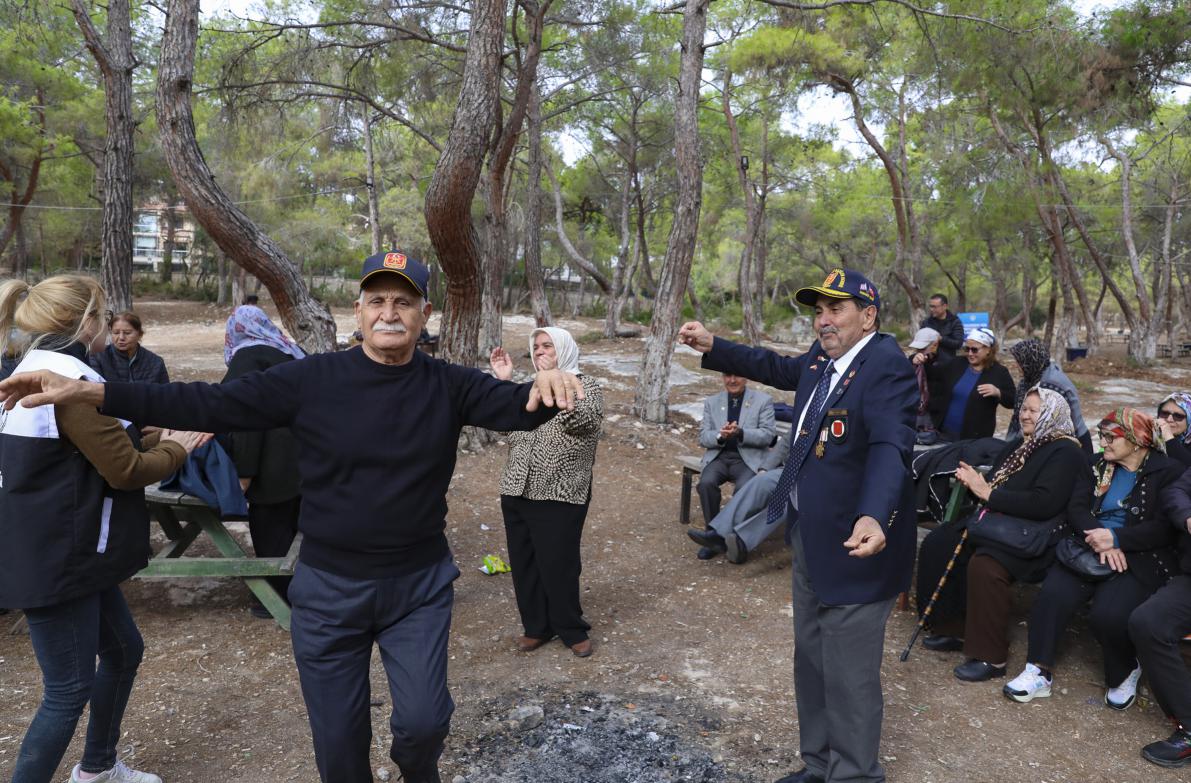 Büyükşehir, Gaziler ve Ailelerini Piknikte Buluşturdu