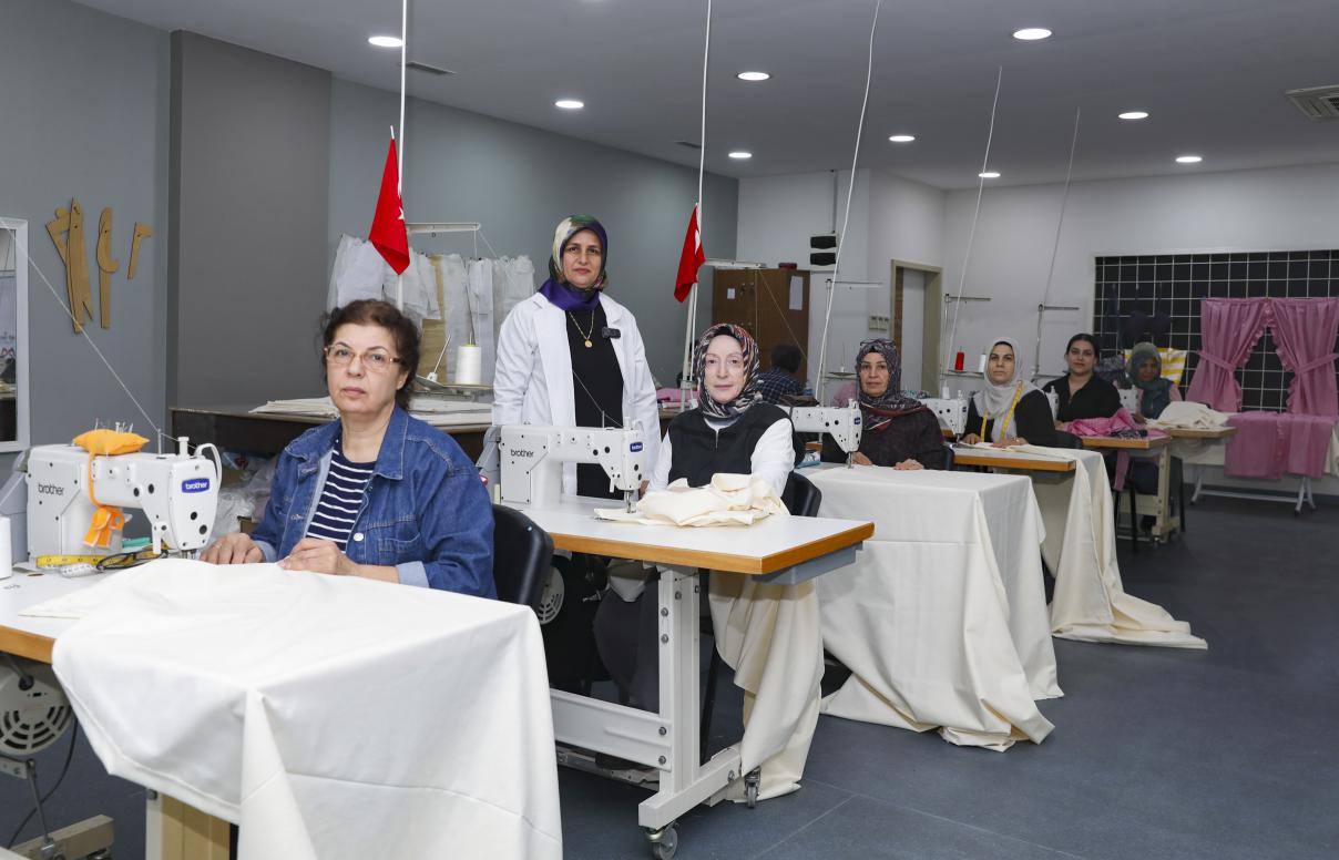 Özel Birey Anneleri Büyükşehir İle Hem Sosyalleşiyor Hem El İşi Öğreniyor