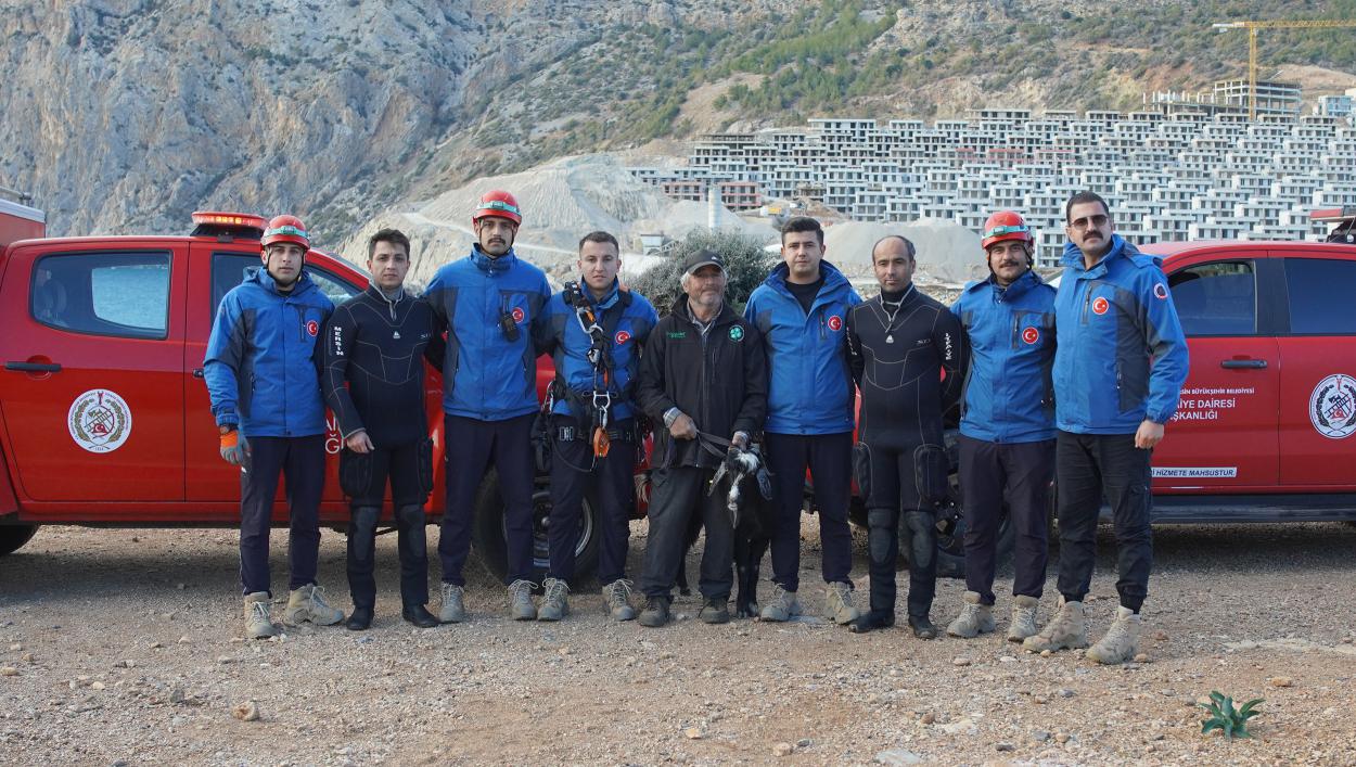 Mersin Büyükşehir İtfaiyesi’nden Nefes Kesen Operasyon