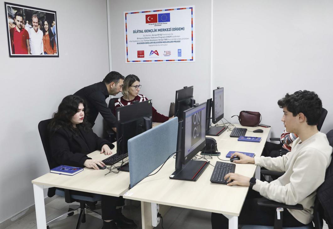 Mercek’te ‘Dijital Tasarım ve Canva’ Kursuna Yoğun İlgi