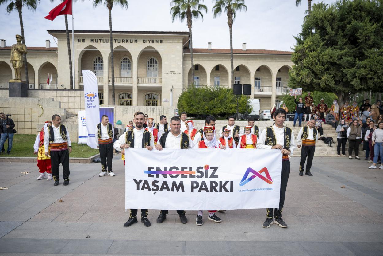 Büyükşehir Koordinesinde ‘Dünya Engelliler Günü’ Kapsamında Yürüyüş Gerçekleştirildi