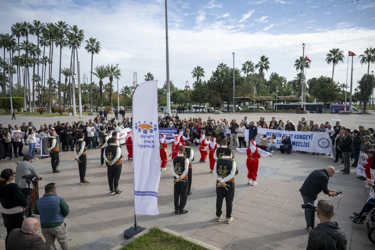 Büyükşehir Koordinesinde ‘Dünya Engelliler Günü’ Kapsamında Yürüyüş Gerçekleştirildi