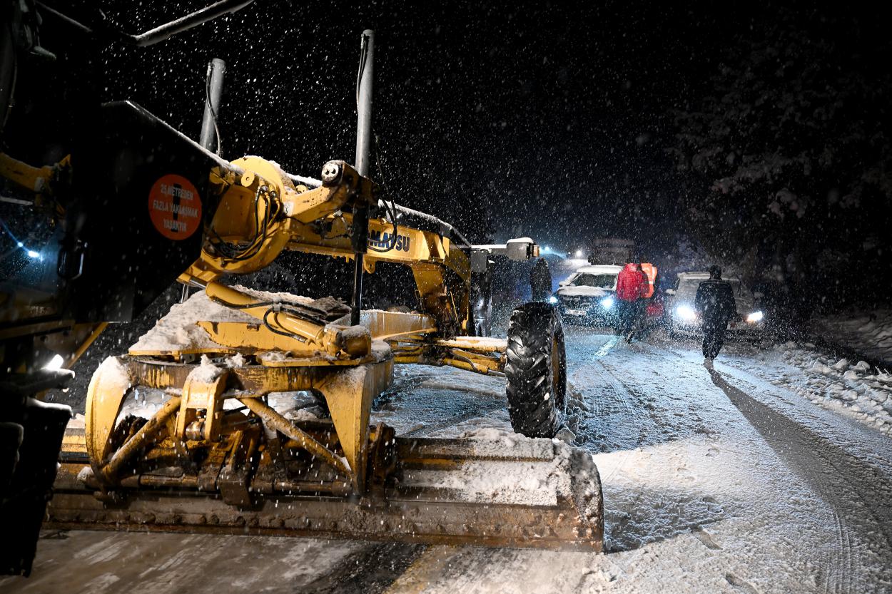 Büyükşehir Ekipleri Kar İle Mücadeleye Hazır