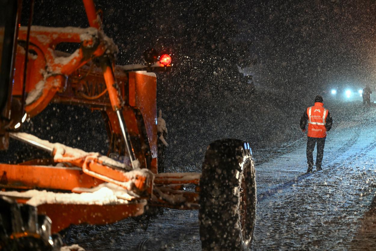 Büyükşehir Ekipleri Kar İle Mücadeleye Hazır