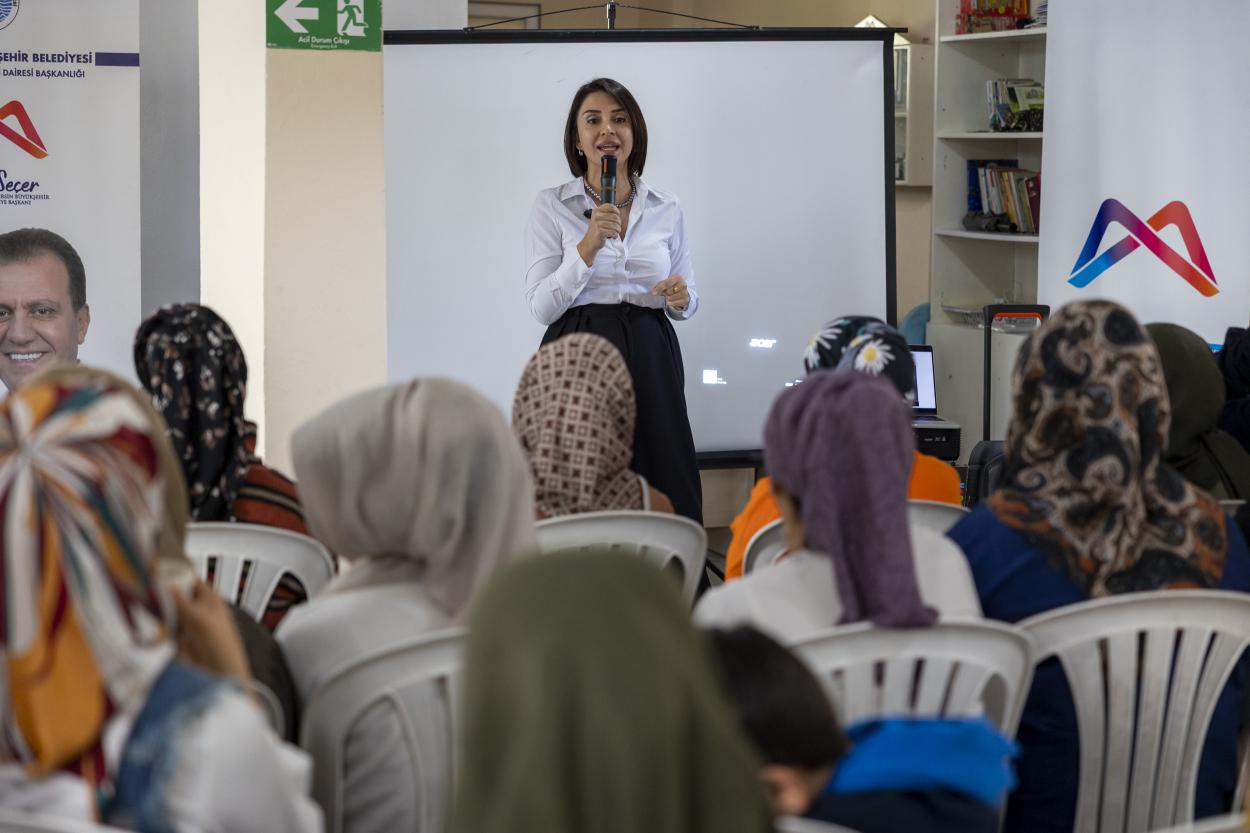 Büyükşehir ve Rotary Kulüpleri İş Birliğiyle Kadınlara Eğitim Programı Düzenlendi