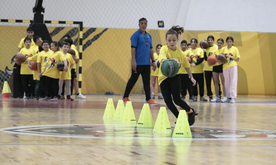 Mersin Büyükşehir Belediyesi’nin Basketbol Kursları İle Çocuklar Sporla Yetişiyor