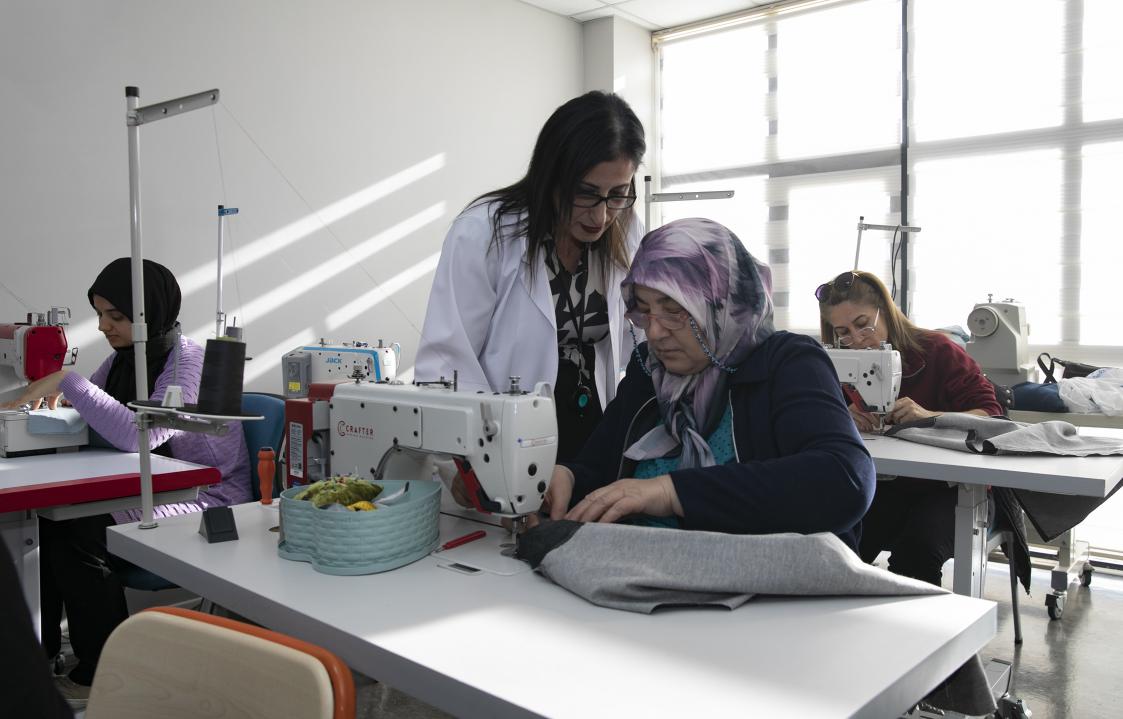 Büyükşehir MERCEK’te Giyim Üretim Kurslarına Yoğun İlgi