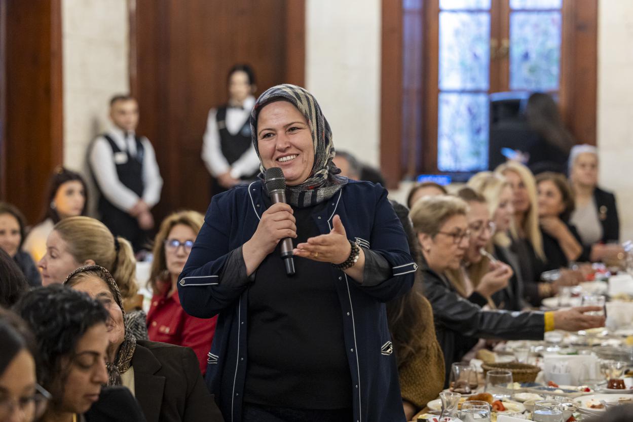 Başkan Seçer ve Meral Seçer, Türk Kadınının Seçme-Seçilme Hakkı Kazanmasının 91. Yılı Dolayısıyla Kadın Muhtarlarla Bir Araya Geldi