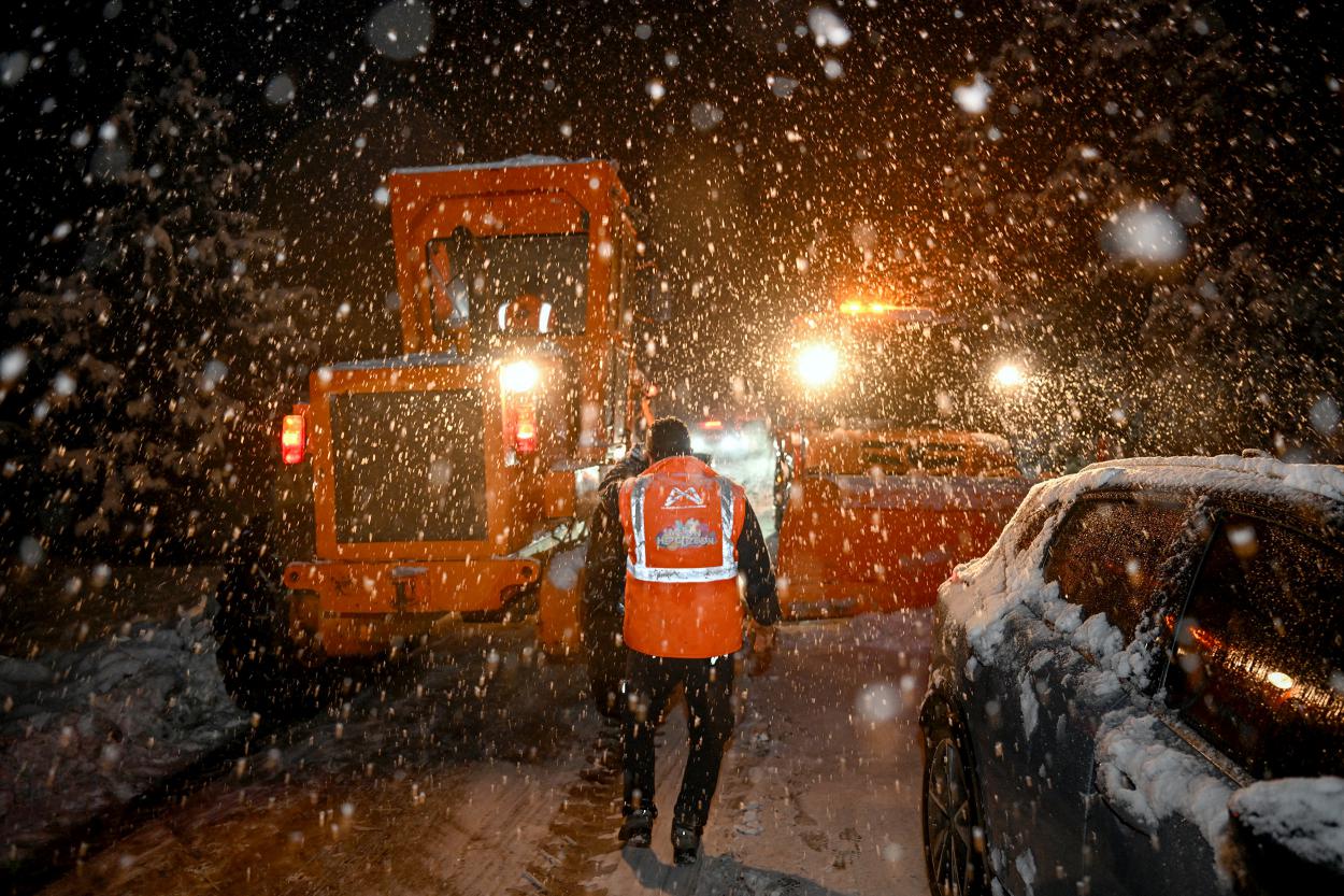 Büyükşehir Ekipleri Kar İle Mücadeleye Hazır