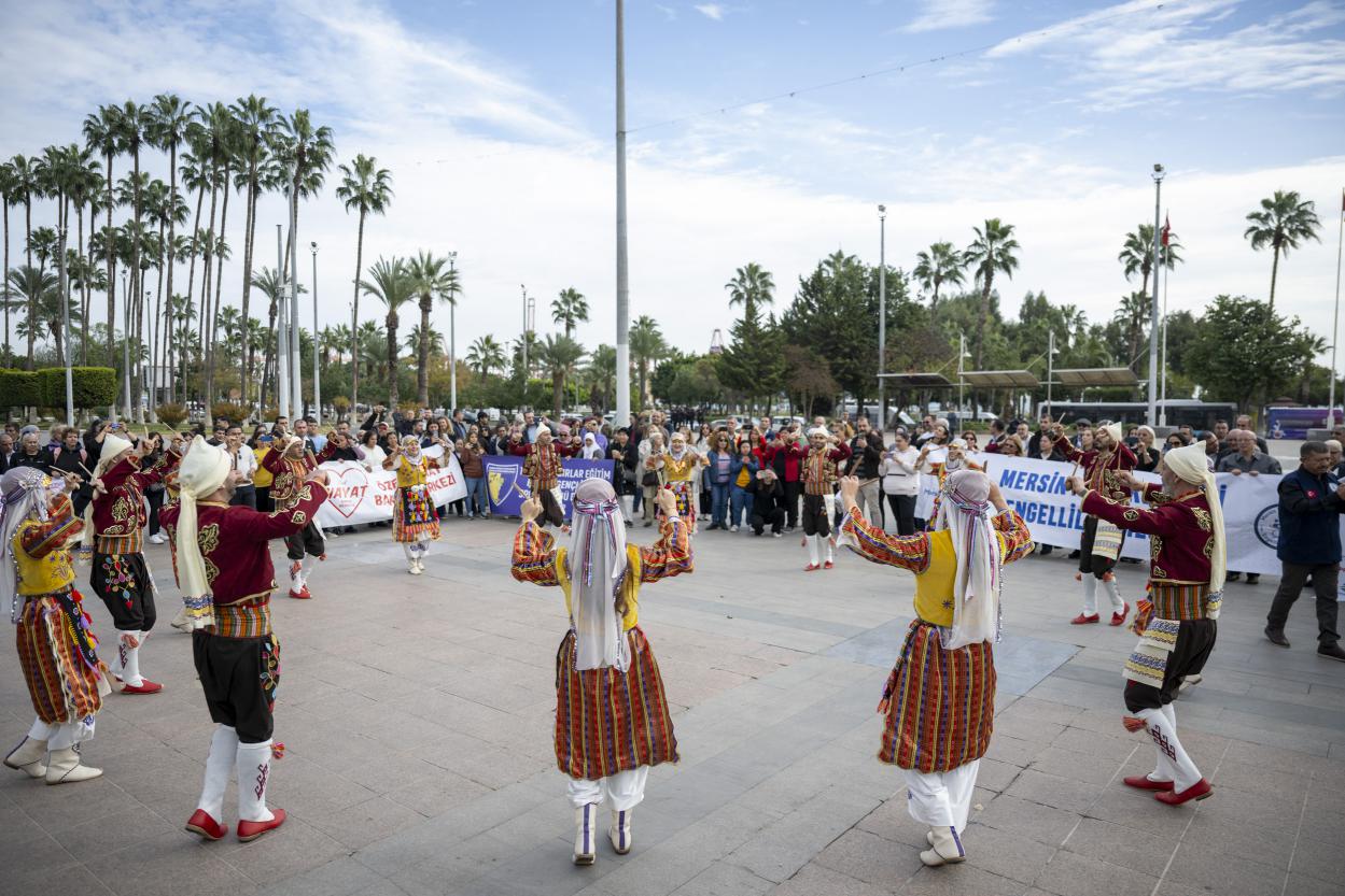 Büyükşehir Koordinesinde ‘Dünya Engelliler Günü’ Kapsamında Yürüyüş Gerçekleştirildi