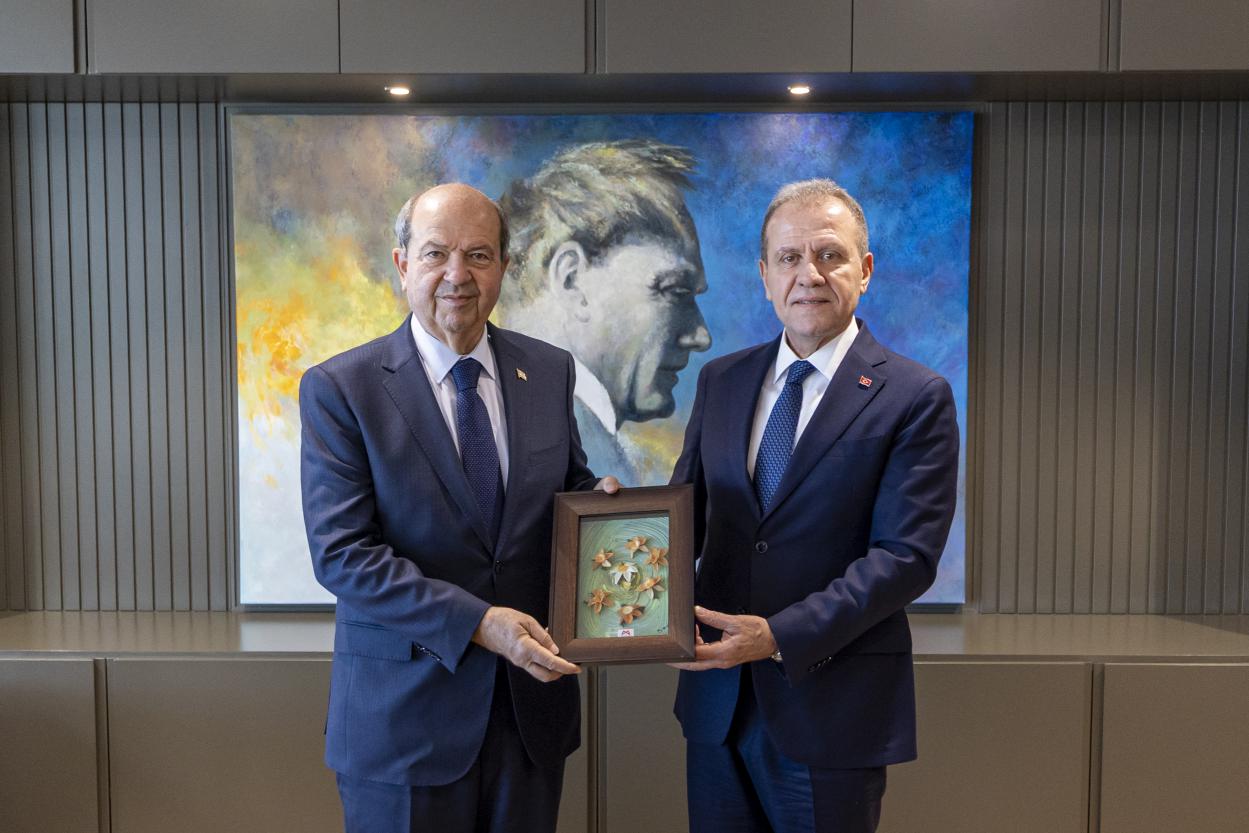 KKTC’nin 5. Cumhurbaşkanı Tatar’dan Başkan Seçer’e Ziyaret