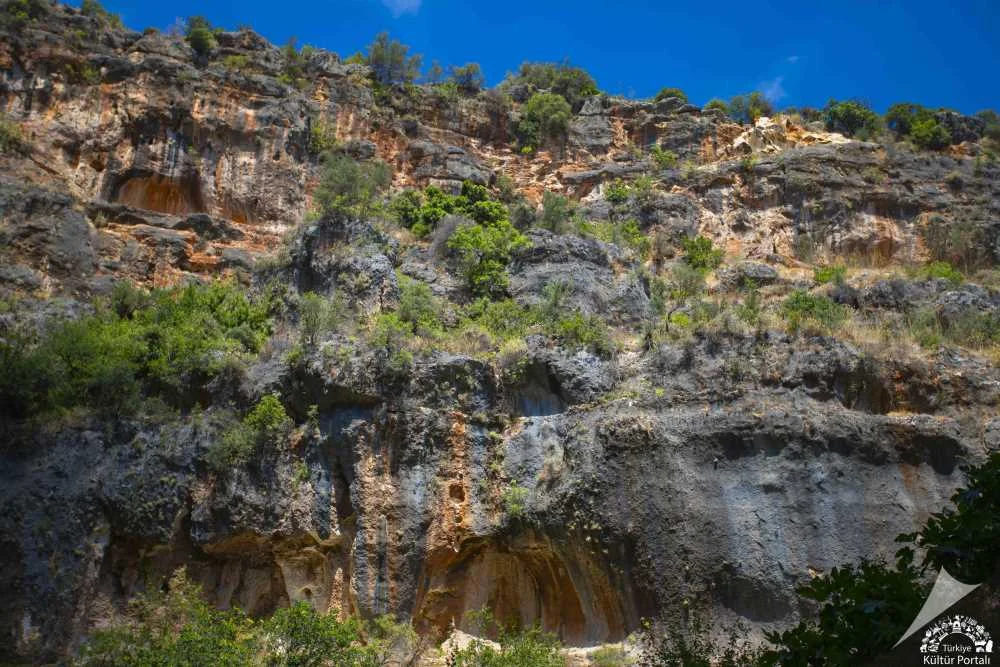 Cennet Obruğu'nun geniş ve derin çöküntü çukuru