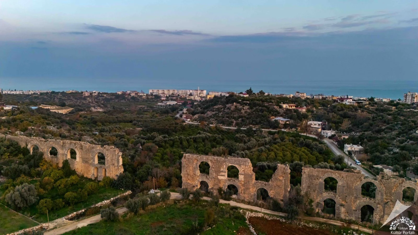 Lamas Su Yolu üzerindeki su kemerlerinin bir başka açıdan görünümü