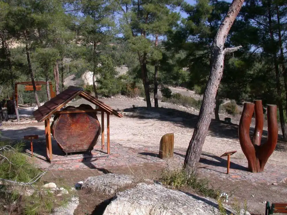 Emirler Örenyeri'nden çıkarılan ve sergilenen arkeolojik eserler