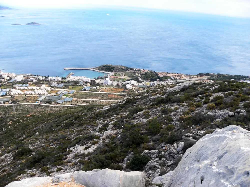 Kelenderis çevresinde yer alan antik su kemeri ve kanal kalıntıları