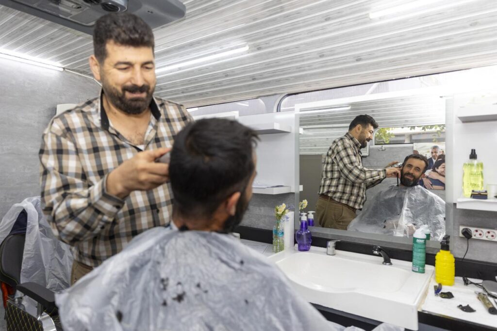 Büyükşehir Mobil Kuaför Aracı 30 Bini Aşkın Vatandaşa Ulaştı