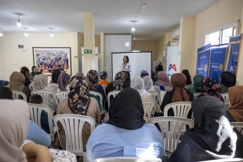 Büyükşehir ve Rotary Kulüpleri İş Birliğiyle Kadınlara Eğitim Programı Düzenlendi