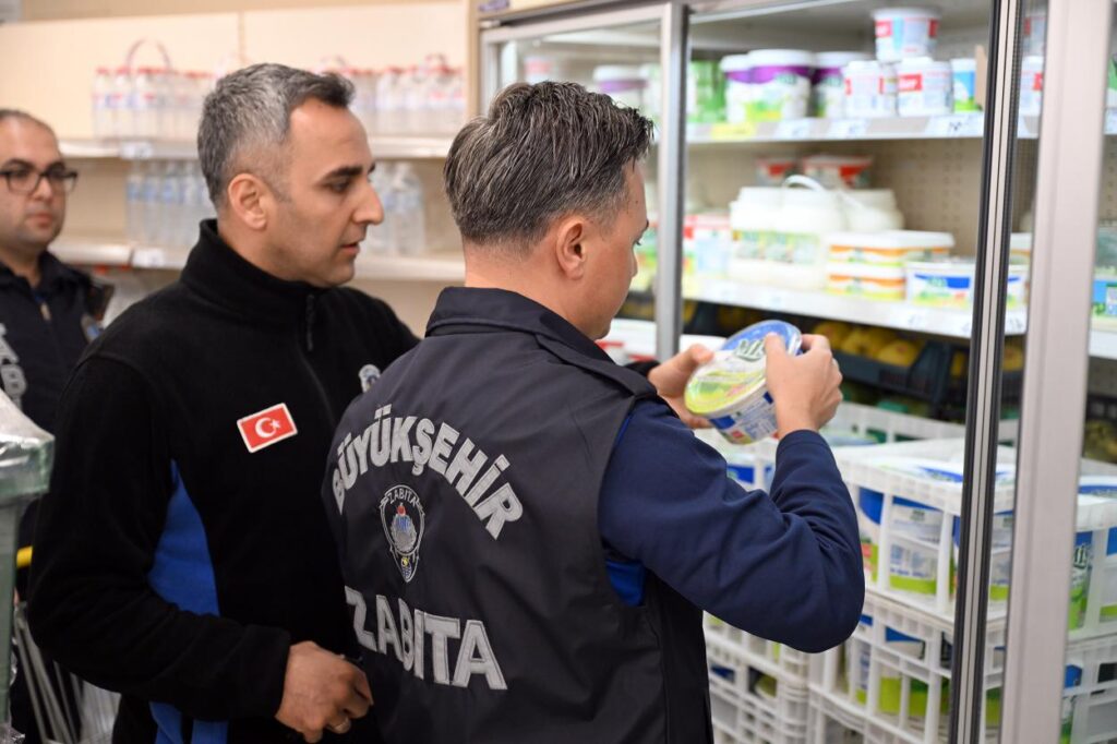 Büyükşehir Zabıta Ekipleri Kentte Denetimlerini Sürdüyor