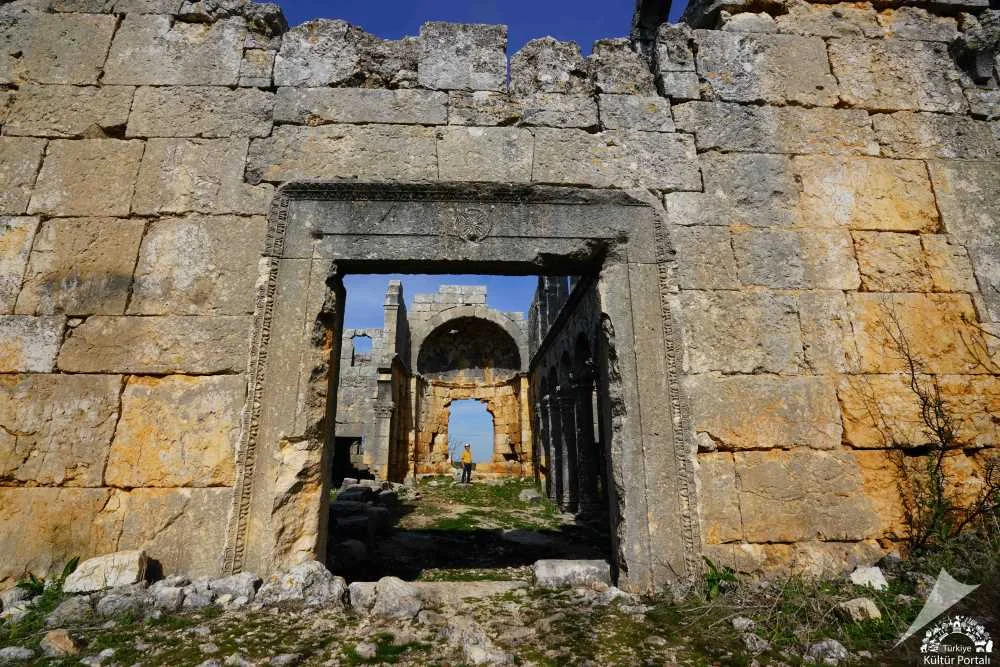 Cambazlı Kilisesi'nin dış duvarlarının yakın plan detayı ve taş işçiliği
