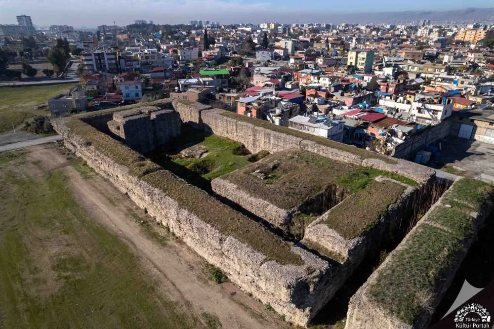 Tarsus Donuktaş Tapınağı'nın Genel Görünümü