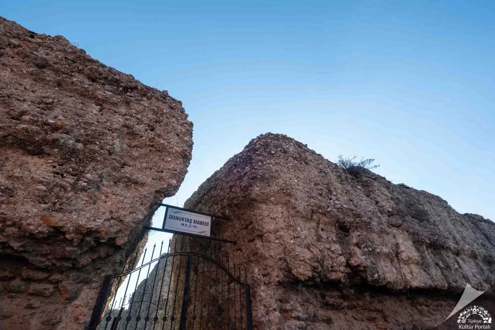 Donuktaş Tapınağı Duvarlarının Yakın Plan Görünümü