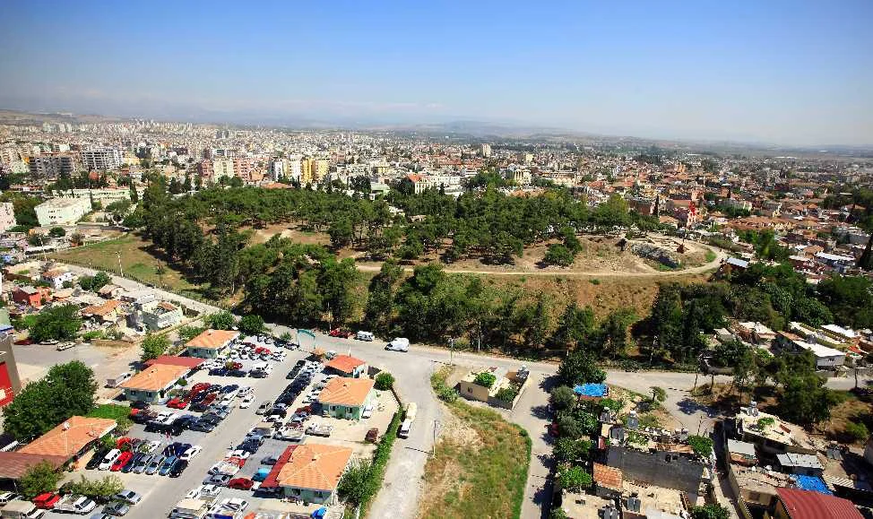 Gözlükule Höyüğü'ndeki arkeolojik kazı çalışmaları alanı