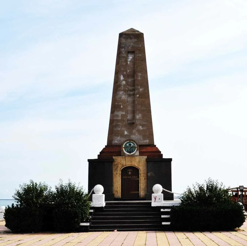 Refah Şehitleri Anıtı